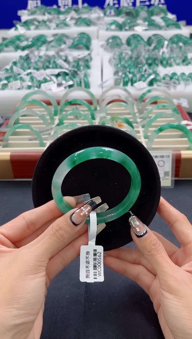 未镶嵌手镯石英质玉（非洲翠）圈口61