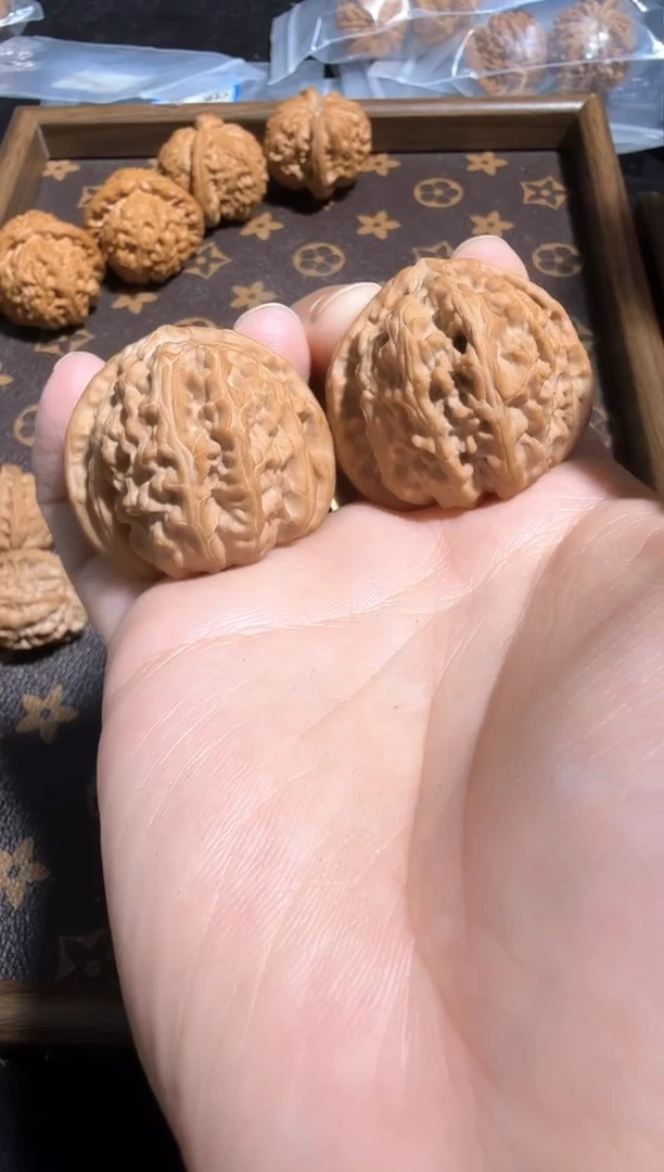 把件核桃40尺全品三角白