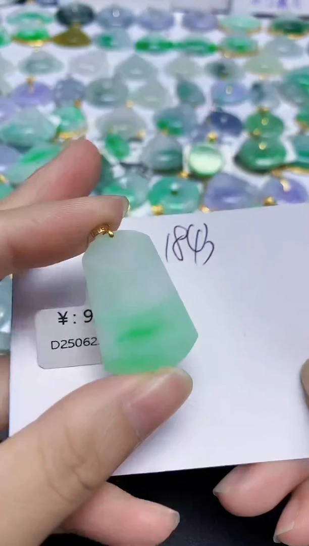 翡翠未镶嵌颈饰天然缅甸翡翠A货