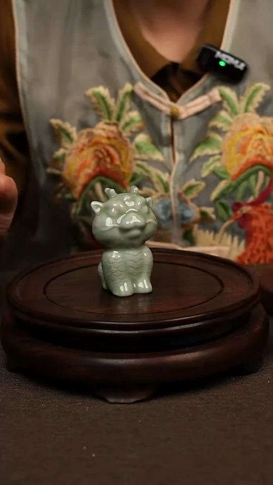 瓷片豆绿釉茶宠小龙猫不带礼盒
