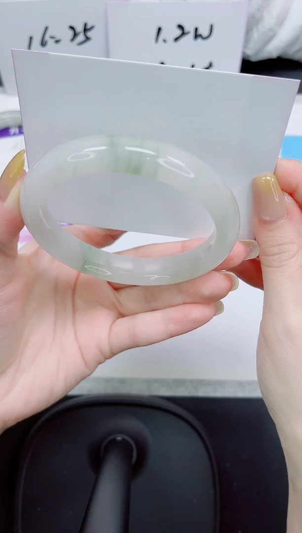 石英质玉手镯未镶嵌96