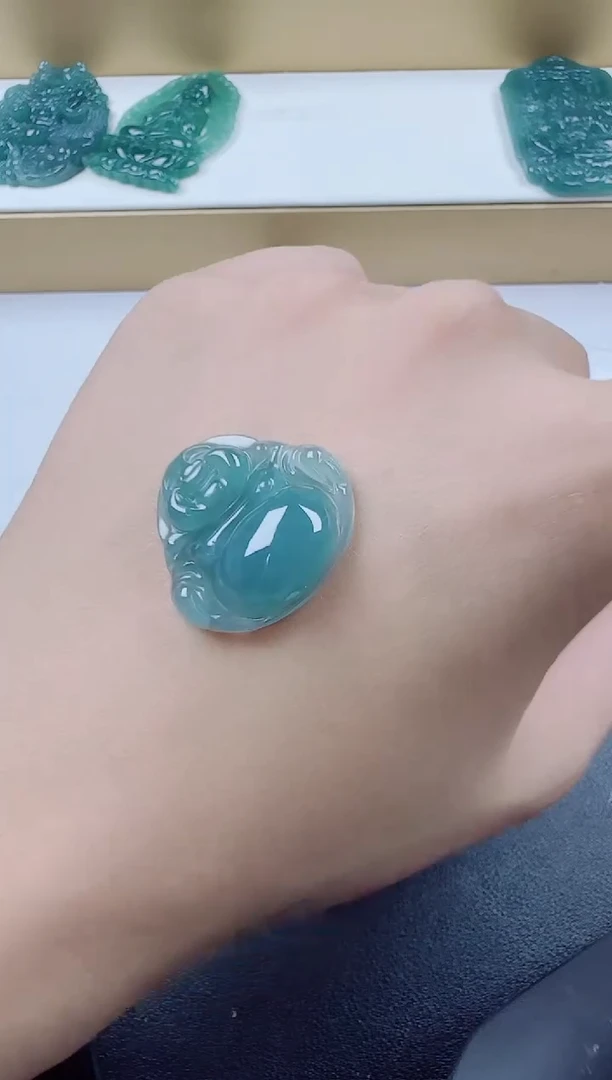 翡翠未镶嵌颈饰佛公