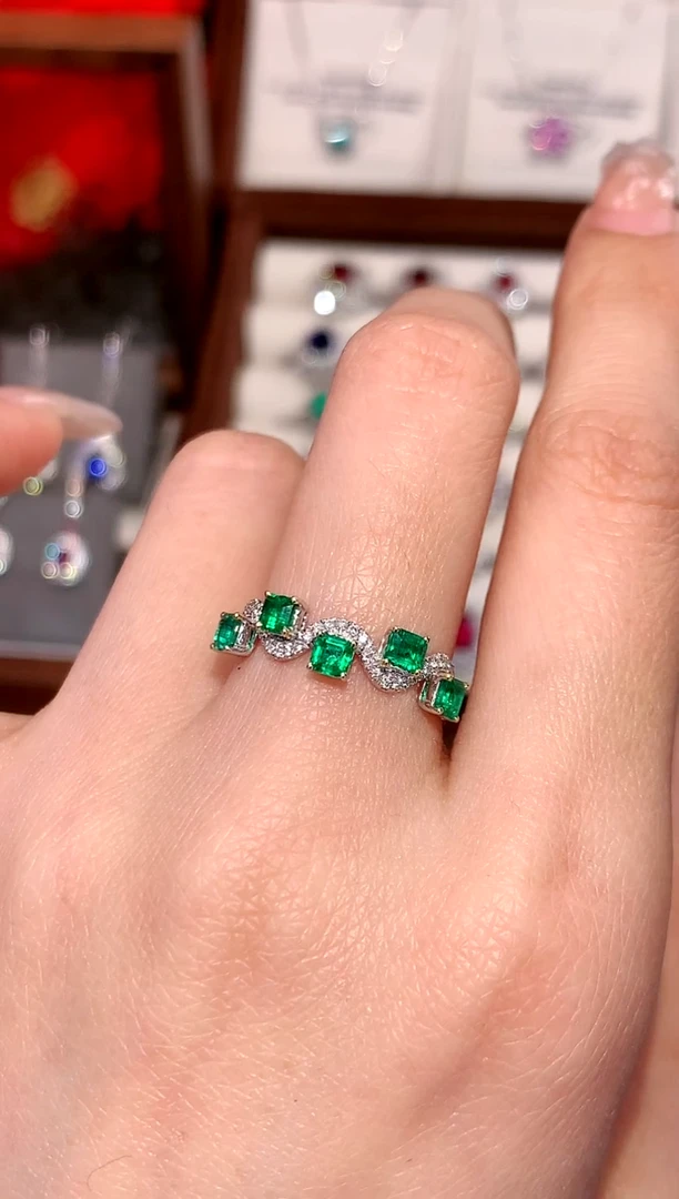 【闪购商品】祖母绿戒指18K金镶嵌0.75ct/天然宝石/七天无理由