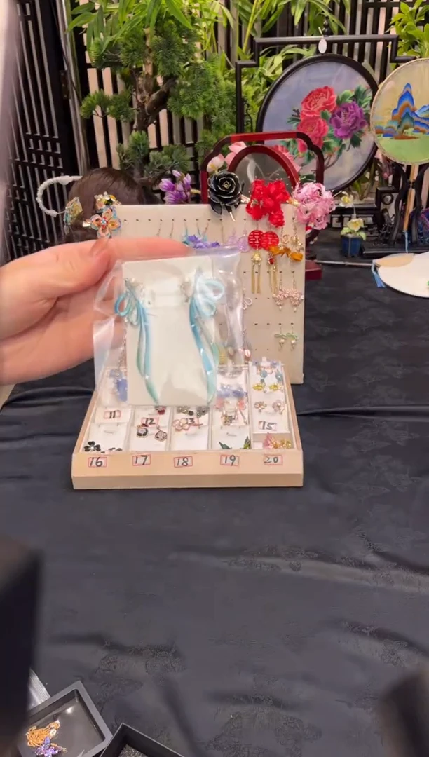 织绣黑*非遗苏绣饰品