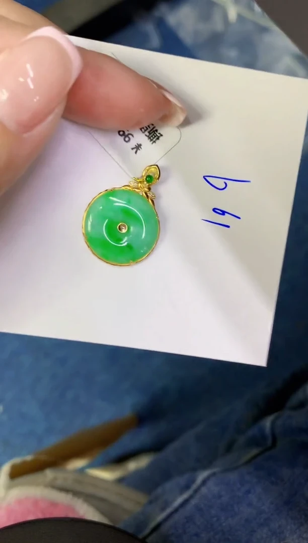翡翠18K金镶嵌颈饰缅甸天然翡翠A货
