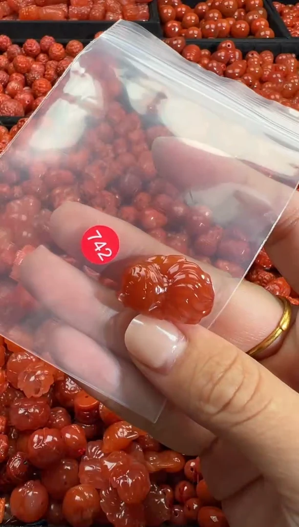 颈饰未镶嵌南红玛瑙1