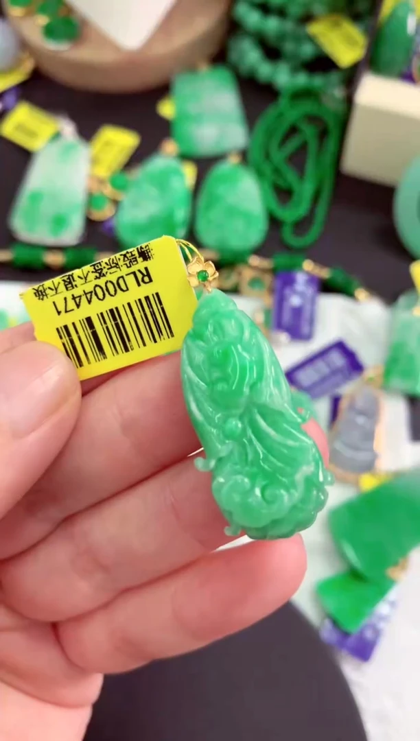 颈饰18K金镶嵌翡翠挂件