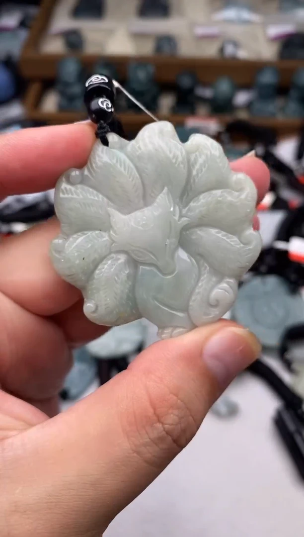 翡翠未镶嵌颈饰多样性发其一