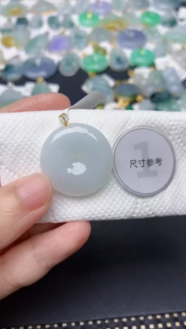 翡翠18K金镶嵌颈饰天然缅甸A货翡翠