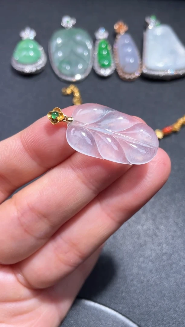 颈饰18K金镶嵌翡翠1