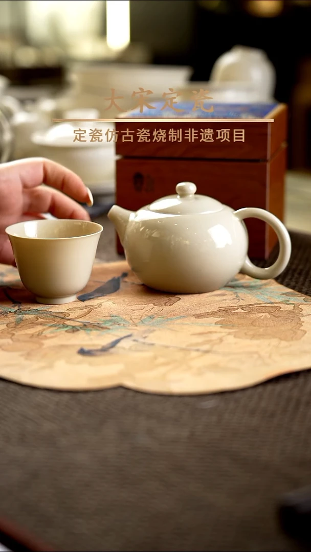 新品茶壶 带有一个釉眼 赠送蛋壳薄杯