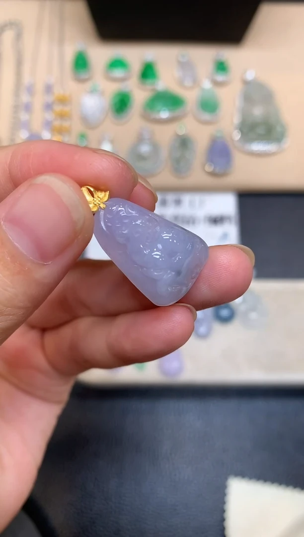 颈饰18K金镶嵌翡翠无事牌【无服务费