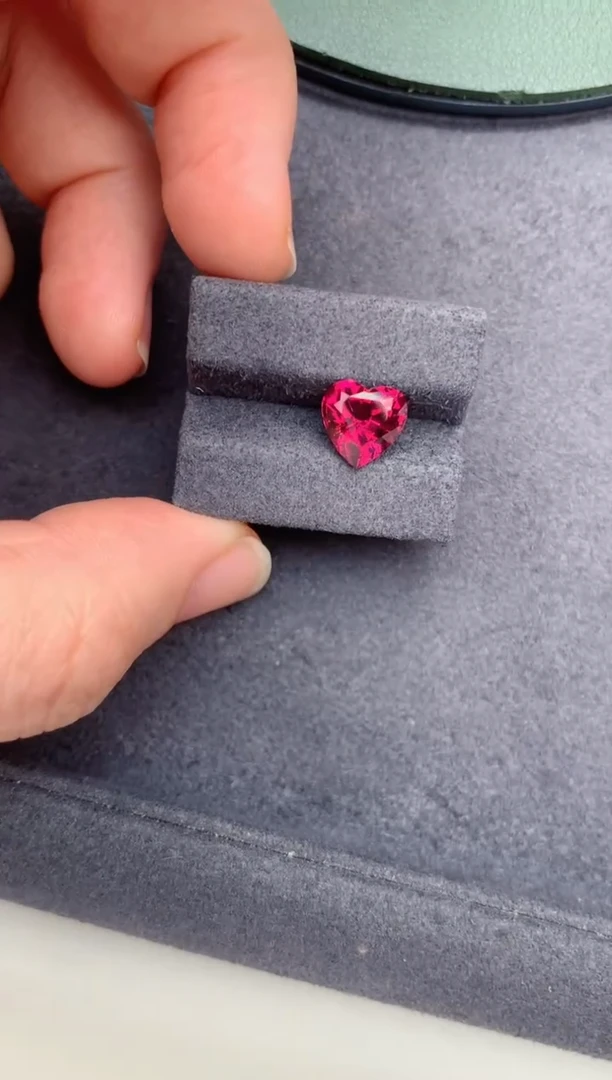 石榴石裸石未镶嵌2.9ct镁铝榴石  DE