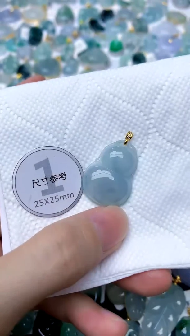 颈饰18K金镶嵌翡翠天然A货翡翠