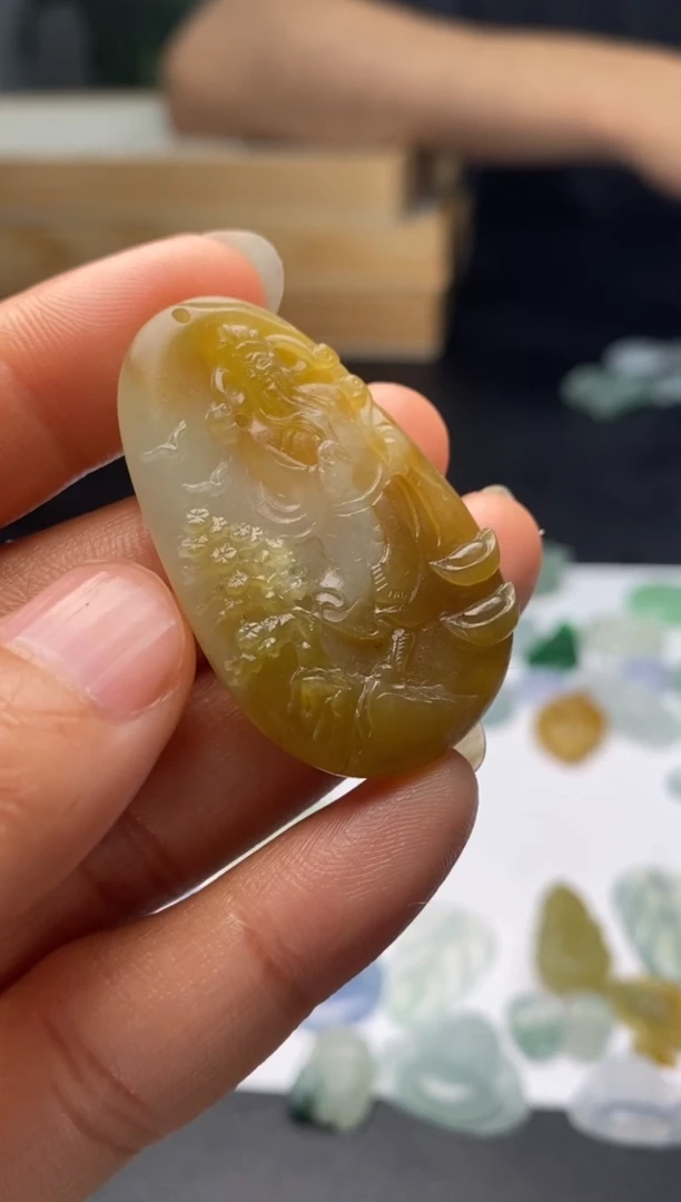 定制翡翠未镶嵌翡翠毛货多样性发其一
