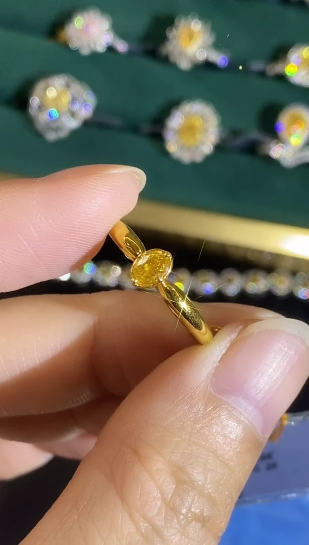 18K金镶嵌戒指钻石戒指