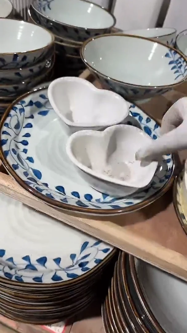 陶瓷2个珠点爱心碗微瑕 凑满20元包邮