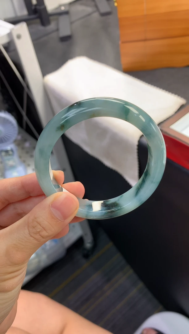 未镶嵌手镯翡翠退货需手镯吊牌标签完好