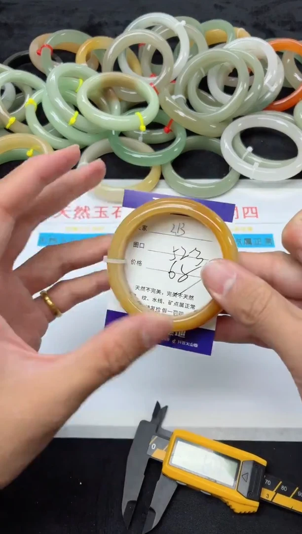 未镶嵌手镯石英质玉212