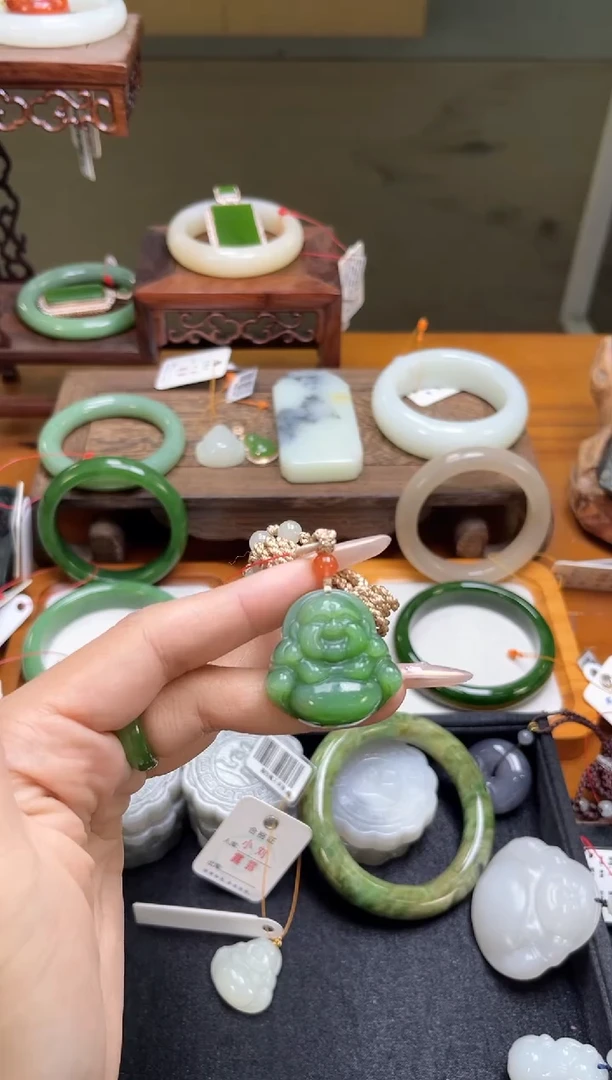 吊坠(不含链)未镶嵌和田玉俄料粉绿 佛公