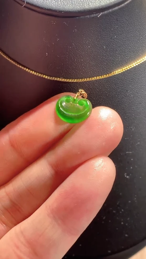 颈饰18K金镶嵌翡翠