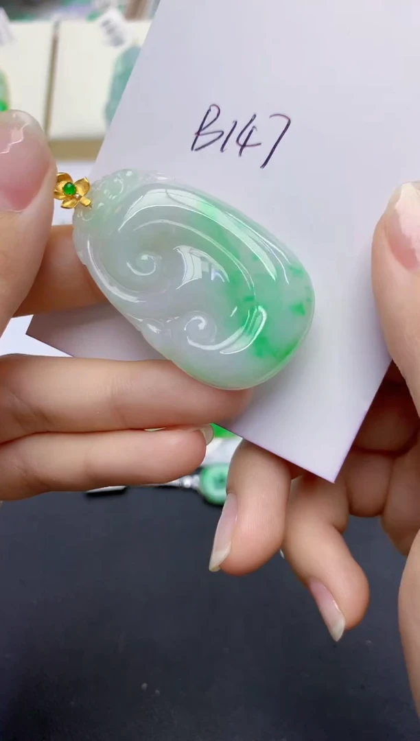 翡翠18K金镶嵌颈饰天然缅甸A货翡翠