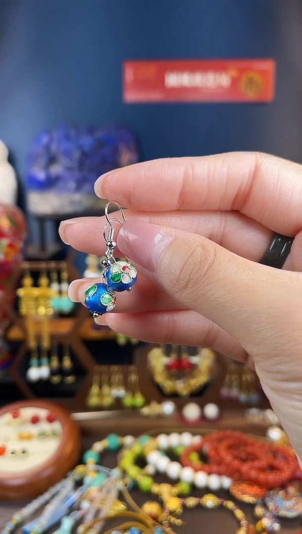 ，浅蓝色珐琅耳钩