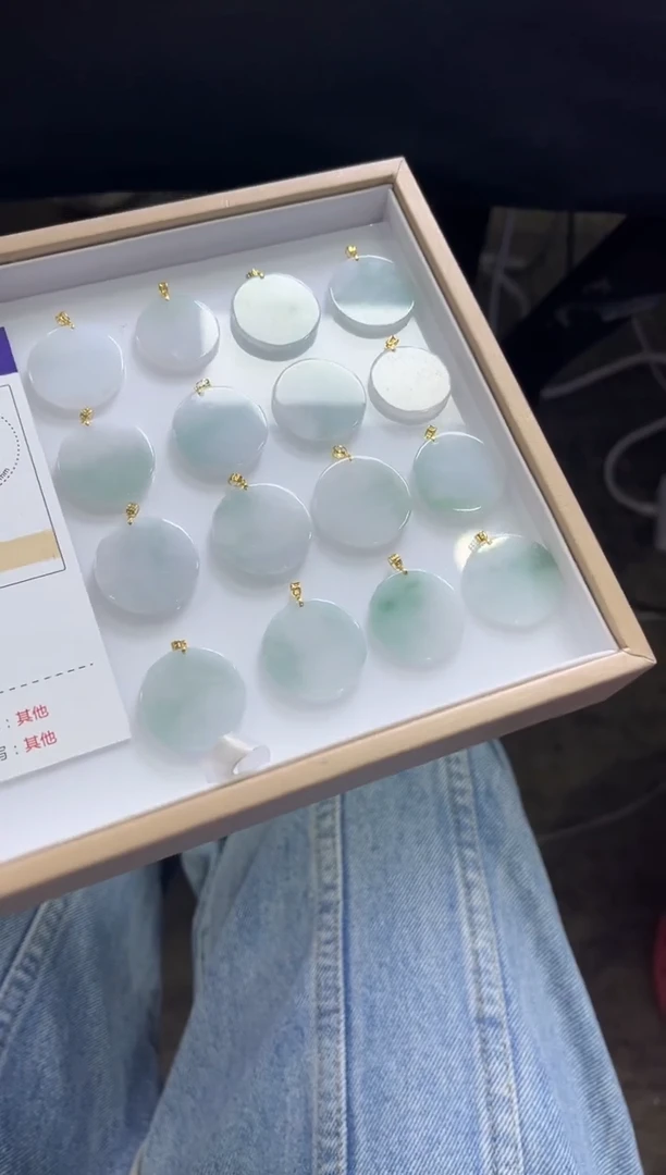 颈饰18K金镶嵌翡翠K122/多样性发一件/配绳子