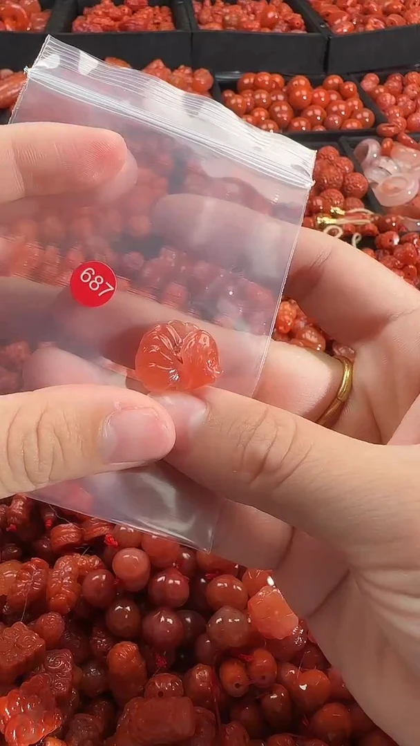 颈饰未镶嵌南红玛瑙1