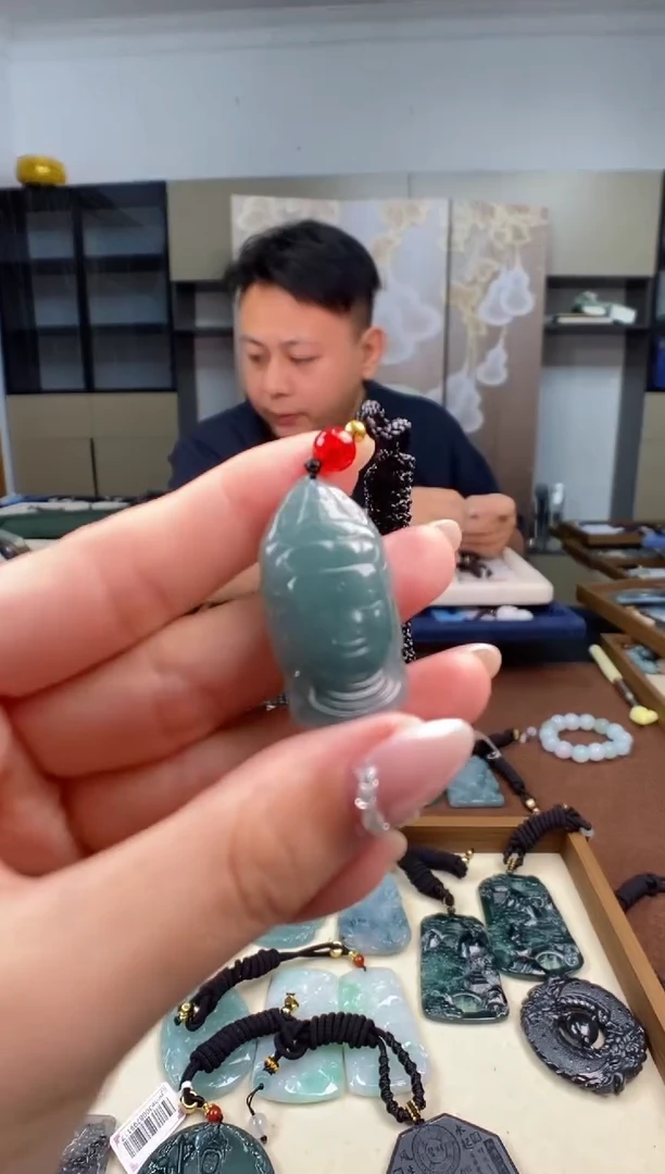 颈饰未镶嵌翡翠多样性发其一
