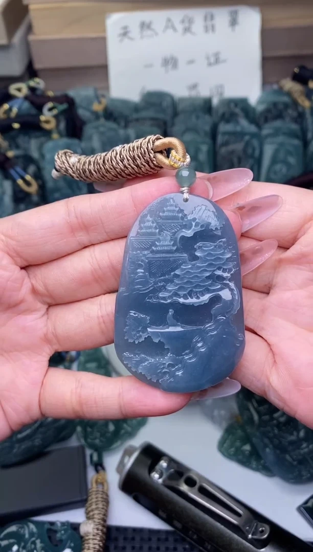 颈饰未镶嵌翡翠