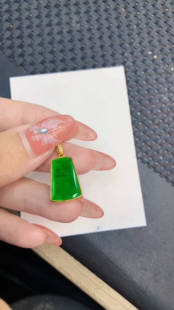 颈饰未镶嵌翡翠1