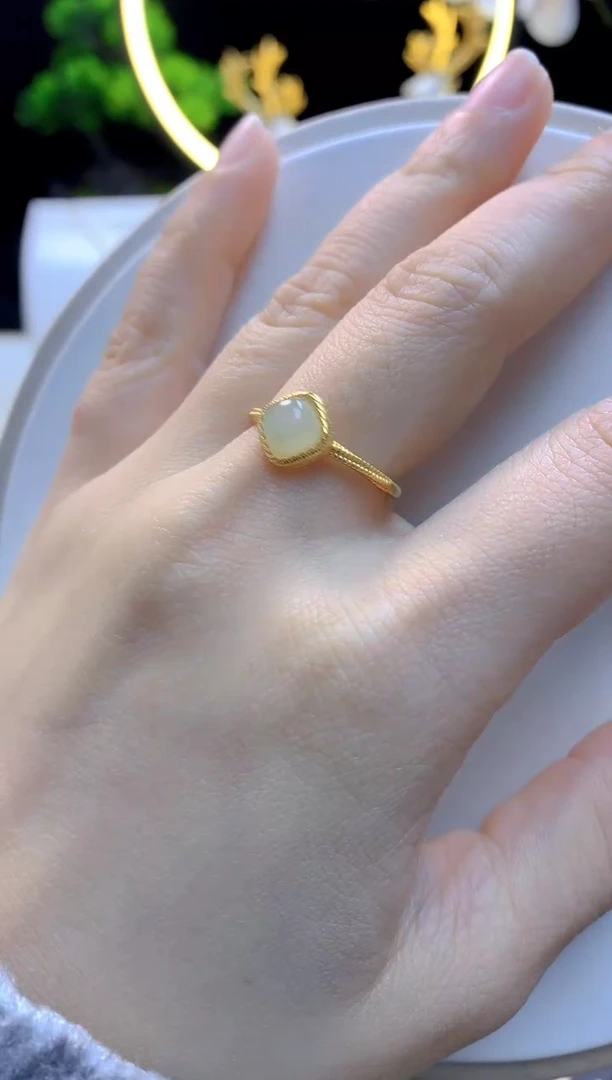 【闪购商品】和田玉戒指银S925镶嵌小方糖戒指