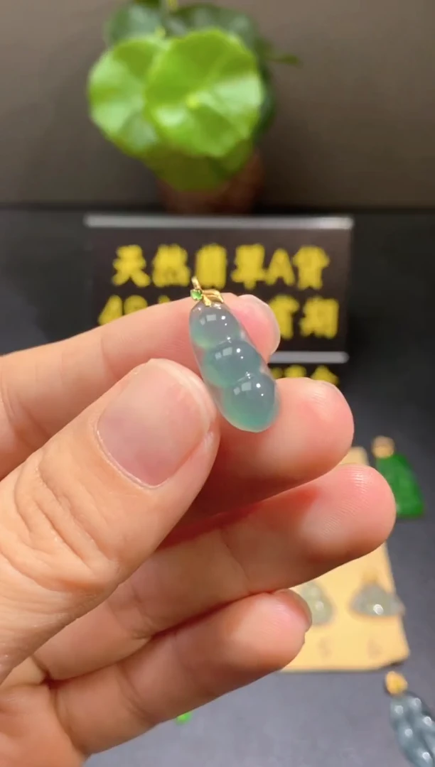 颈饰18K金镶嵌翡翠翡翠A货