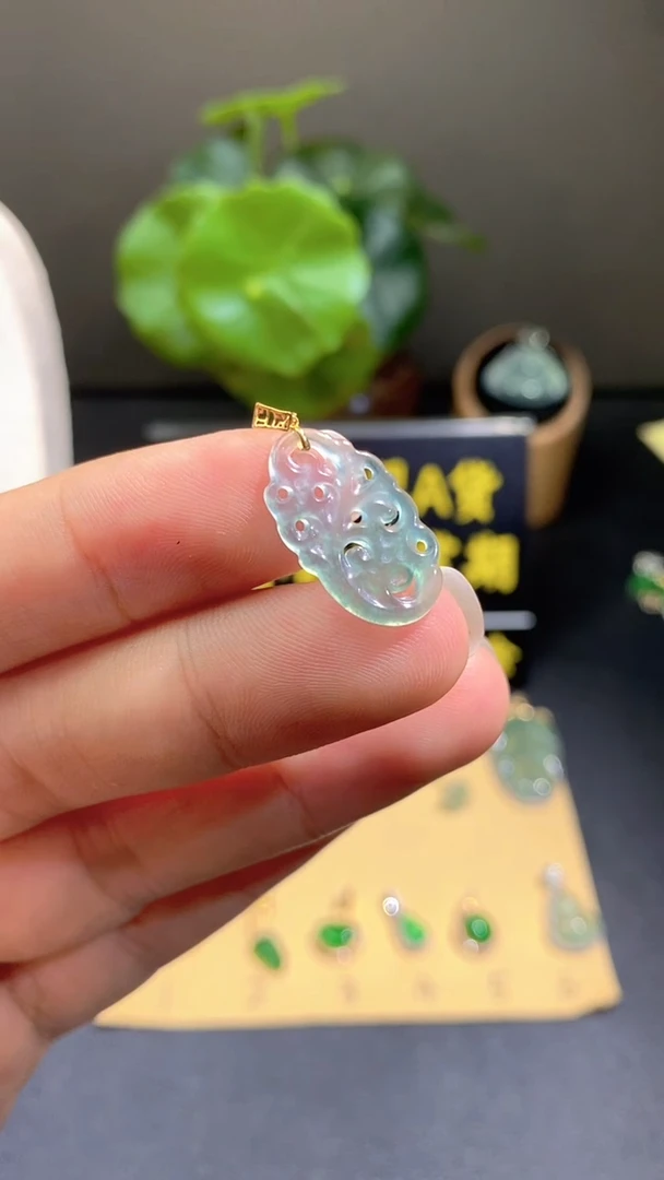 颈饰18K金镶嵌翡翠翡翠A货
