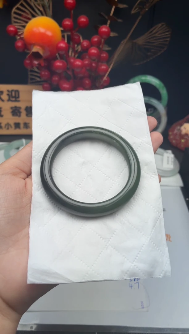 未镶嵌手镯和田玉（碧玉）手镯