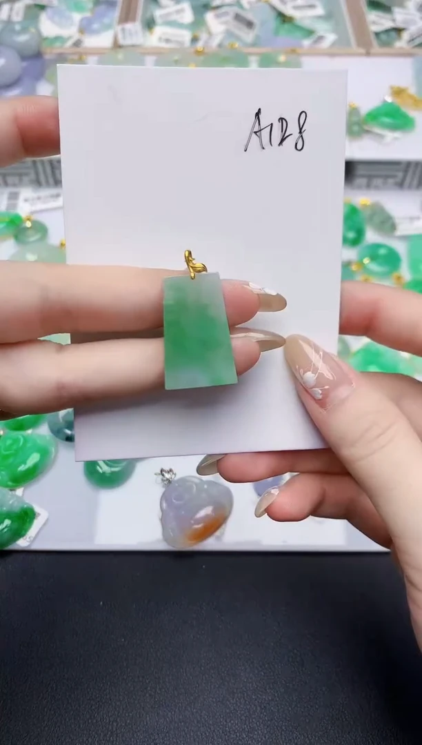 翡翠18K金镶嵌颈饰天然缅甸A货翡翠