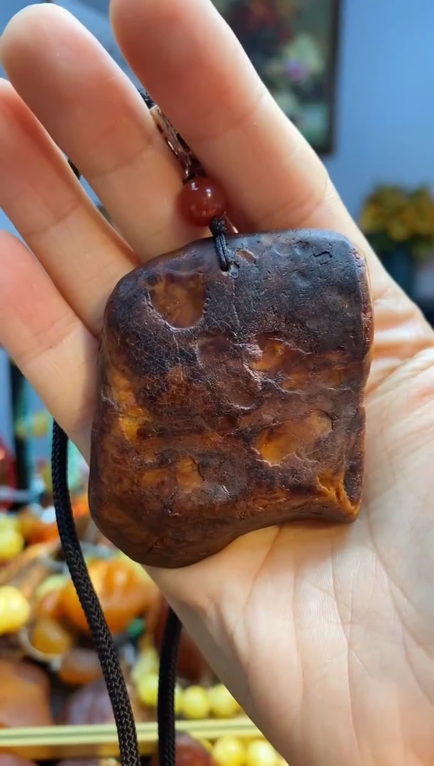 未镶嵌颈饰琥珀吊坠