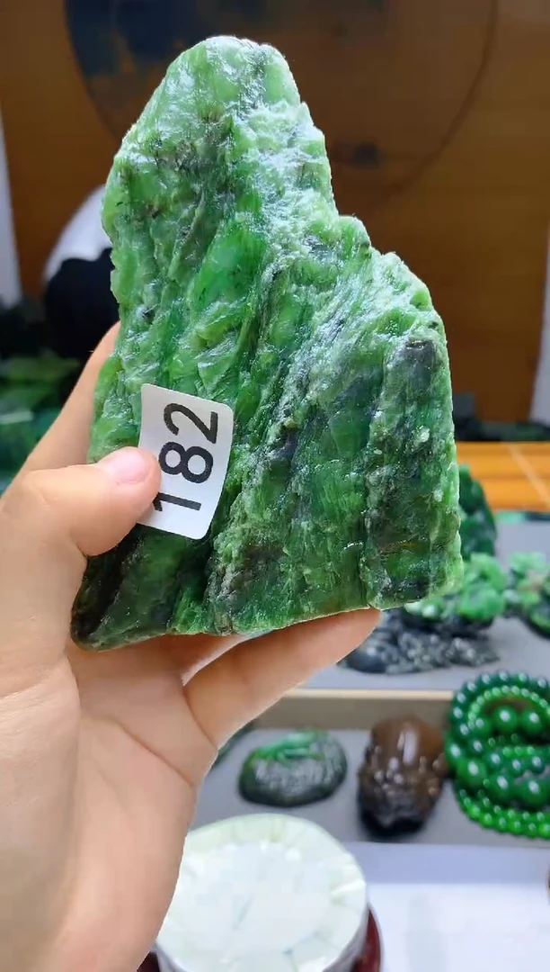 和田玉（碧玉）未镶嵌珠宝半成品182