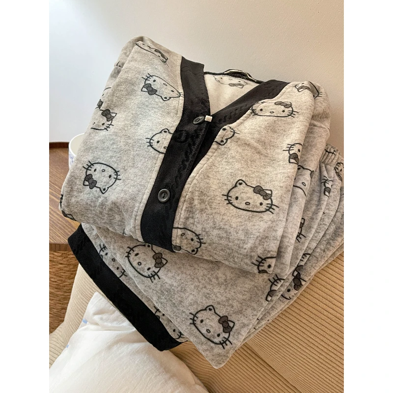 新款冬天保暖卡通V领kitty甜美德绒睡衣女舒适显瘦家居服套装