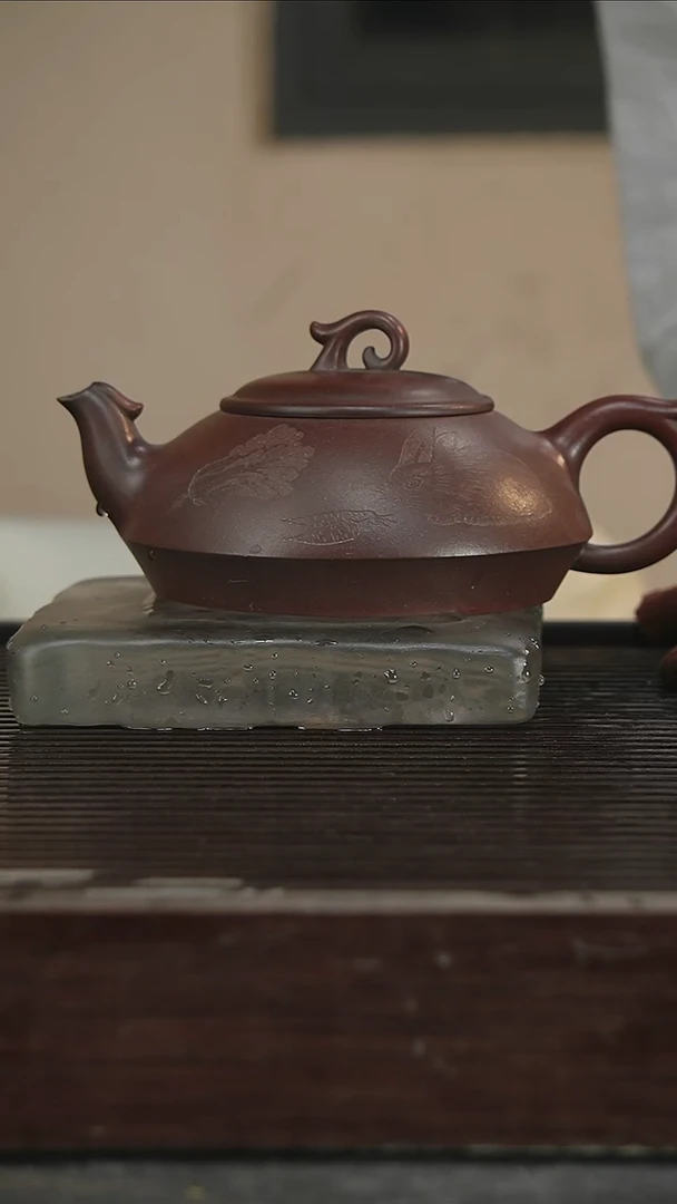 茶壶紫砂明*大师， 带证450CC