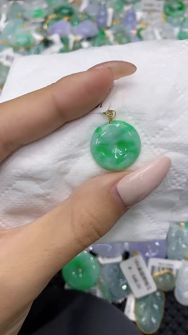 颈饰18K金镶嵌翡翠111111111111