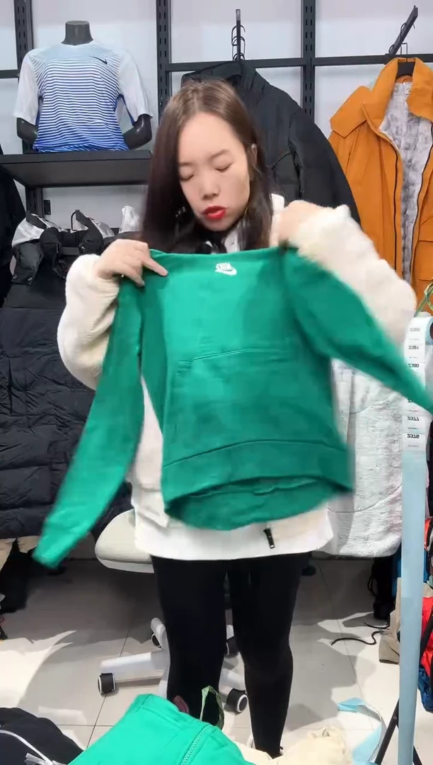 2376   编码  瑕疵直播间过款为准 尺码  ·  135