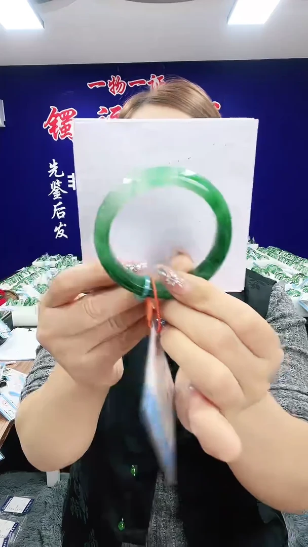 未镶嵌手镯石英质玉（非洲翠）1