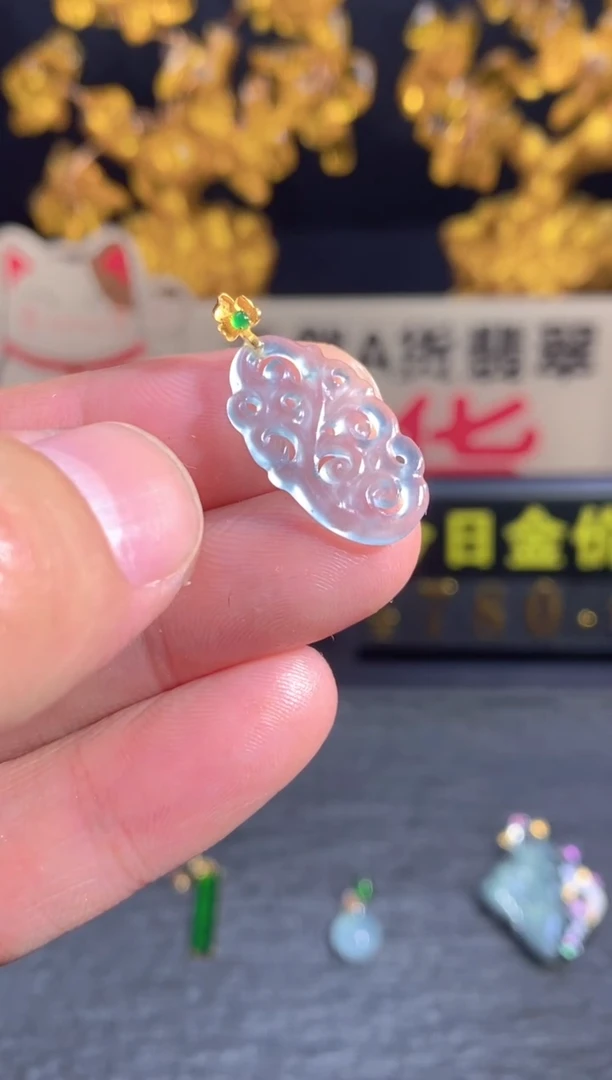 翡翠18K金镶嵌颈饰