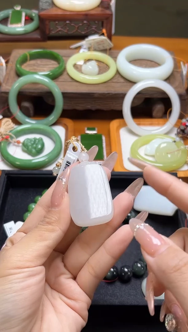 吊坠(不含链)未镶嵌和田玉青海野牛沟白玉 无事牌