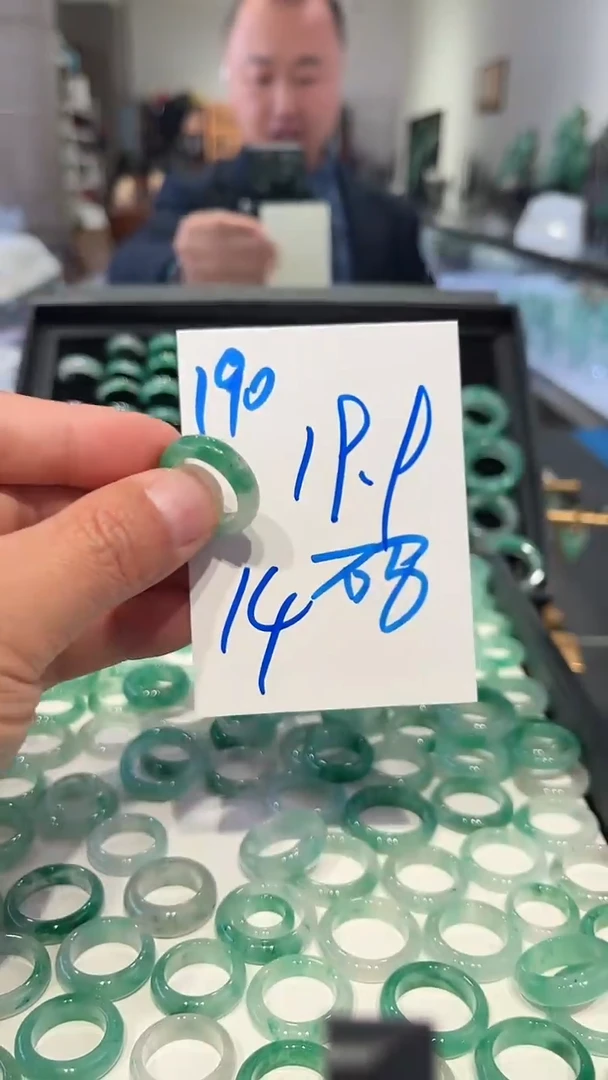 未镶嵌戒圈石英质玉非洲翠