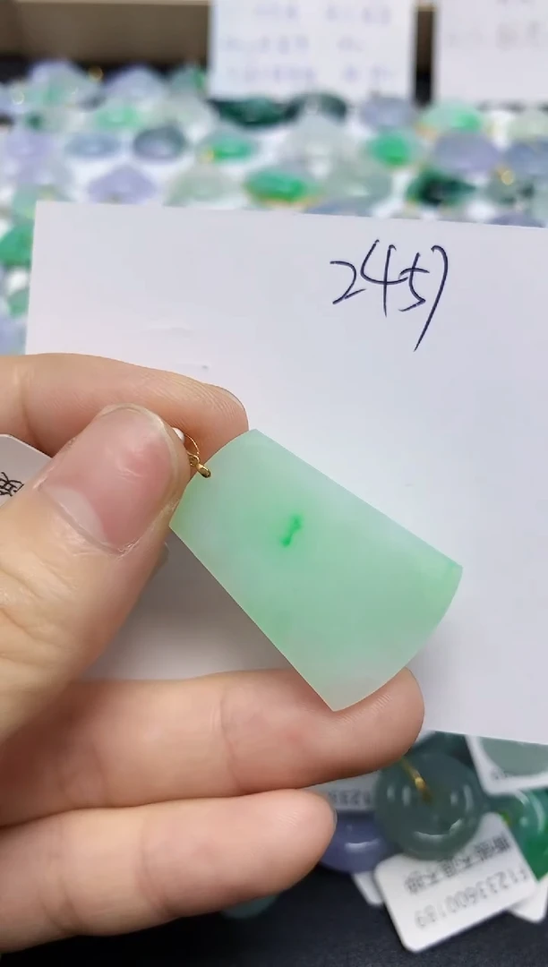 翡翠18K金镶嵌颈饰天然缅甸翡翠A货