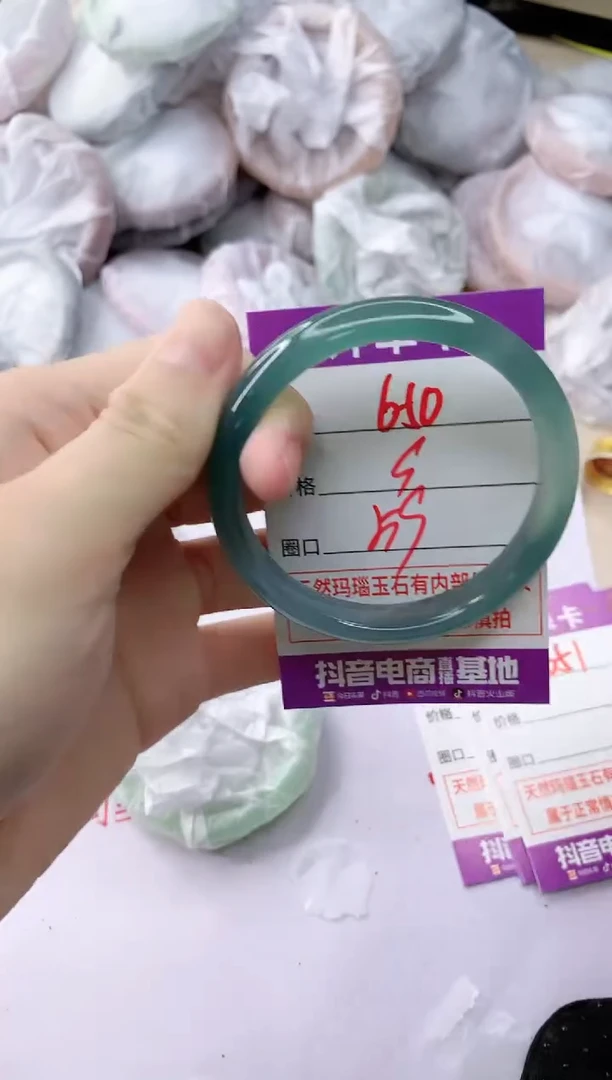 玛瑙/玉髓手镯未镶嵌650