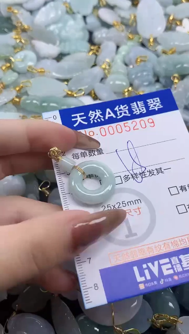 翡翠未镶嵌颈饰天然A货翡翠